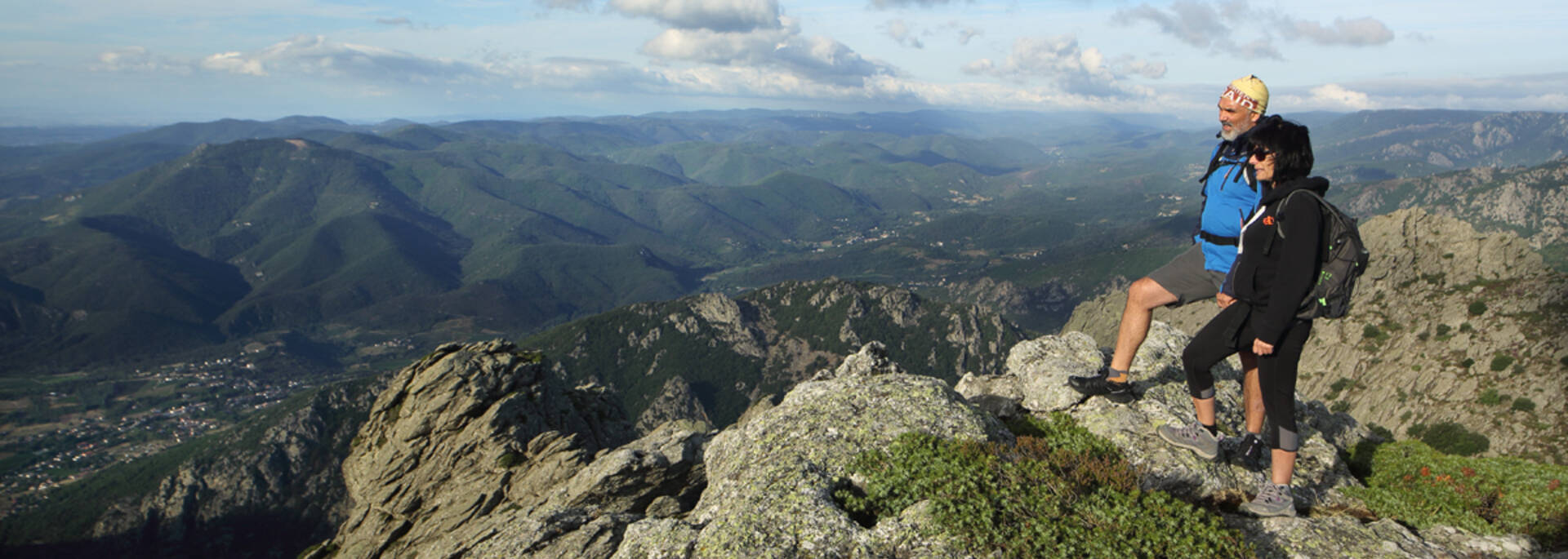 Randonneurs depuis le sommet du Caroux ©G.Souche