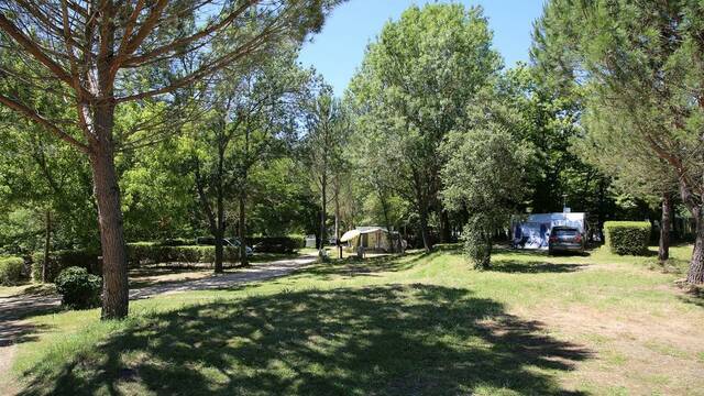 Camping at the Domain le Gatinié, near Les Aires